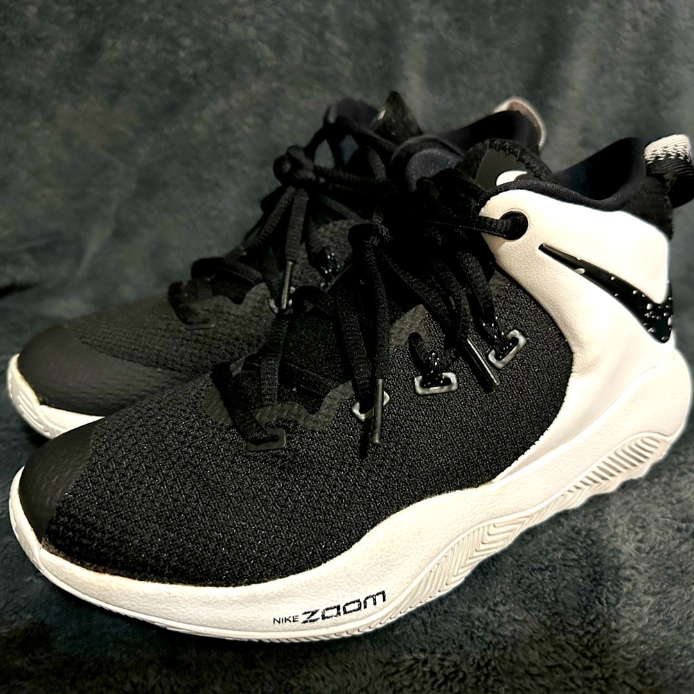 Boys Nike ZoomRev II size 5.5